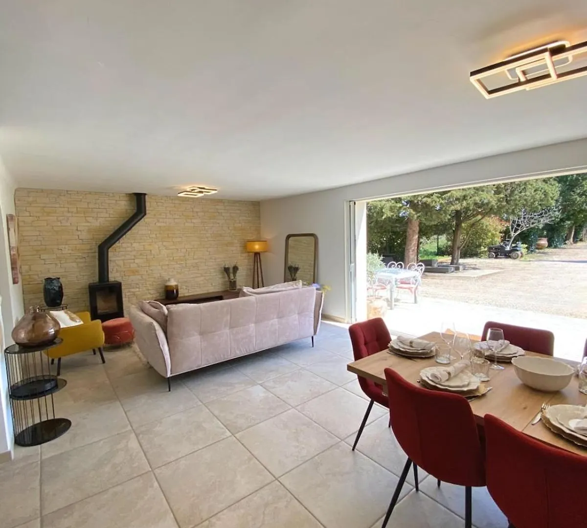 Holiday home Maison Avec Grand Jardin Et Piscine - Capacite 8 Personnes Carpentras