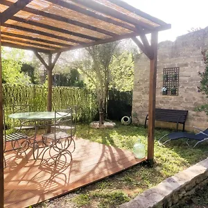  Hébergement de vacances Maisonnette